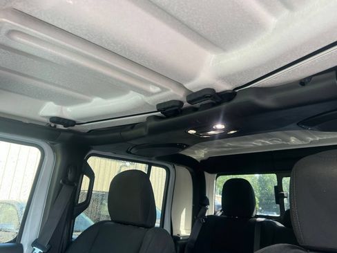 Used 2022 Jeep Gladiator Sport AWD/4WD image 8