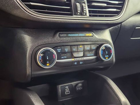 Used 2025 Ford Escape Active AWD/4WD image 17