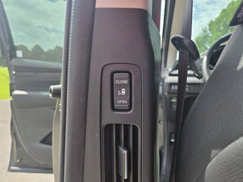Used 2025 Honda Odyssey Elite image 32