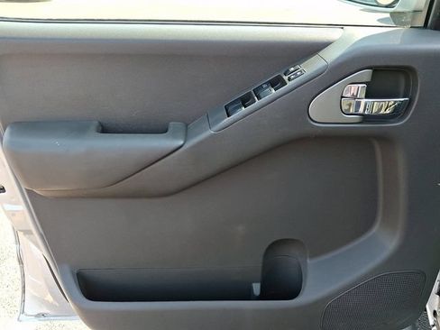 Used 2014 Nissan Frontier PRO-4X w/ Pro-4x Graphics Package AWD/4WD image 12