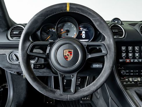Used 2020 Porsche 718 Cayman GT4 RWD image 16