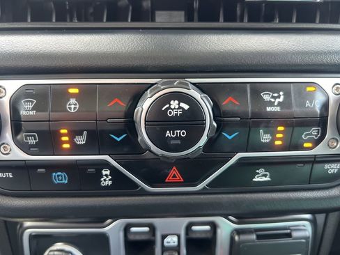 Used 2025 Jeep Wrangler Unlimited Sahara AWD/4WD image 70