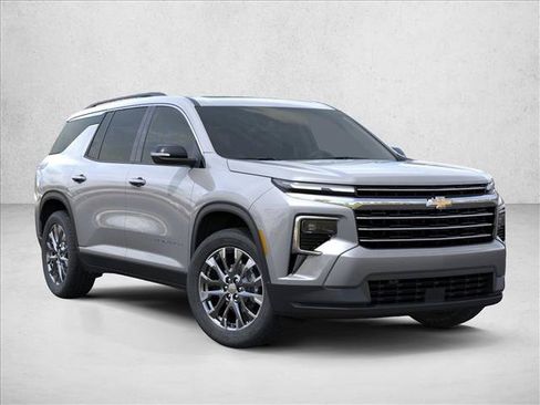 New 2026 Chevrolet Traverse LT w/ Sun and Wheel Package FWD image 7