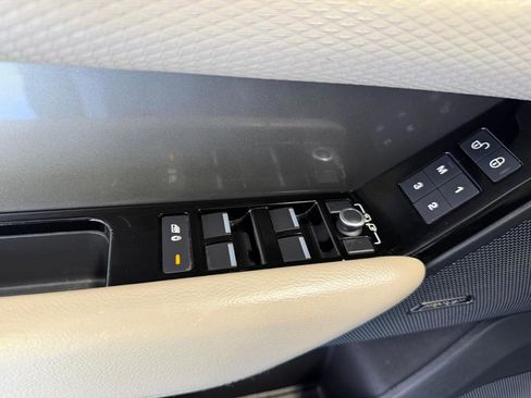 Used 2020 Land Rover Range Rover Velar S image 14