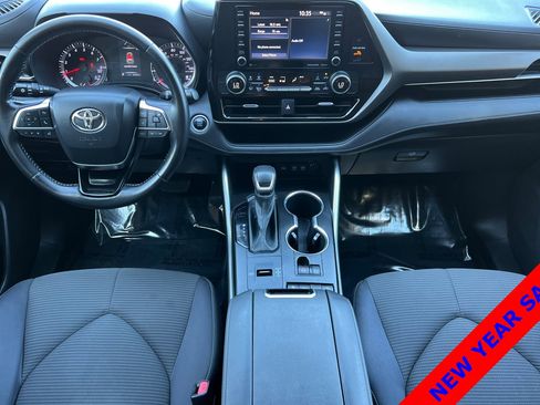 Used 2021 Toyota Highlander LE image 14