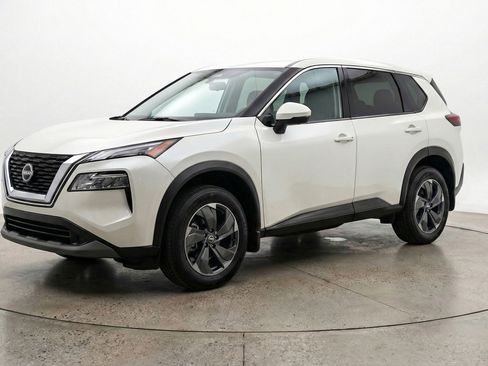 Used 2025 Nissan Rogue SV image 3