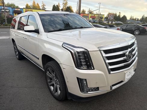 Used 2015 Cadillac Escalade ESV Premium AWD/4WD image 4