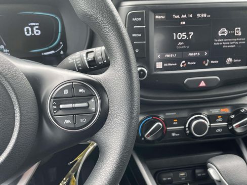 Used 2025 Kia Soul LX w/ LX Technology Package FWD image 19