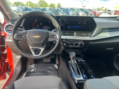 Certified 2024 Chevrolet Trax LT w/ Sunroof Package image 18