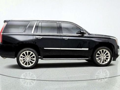 Used 2019 Cadillac Escalade Luxury AWD/4WD image 4