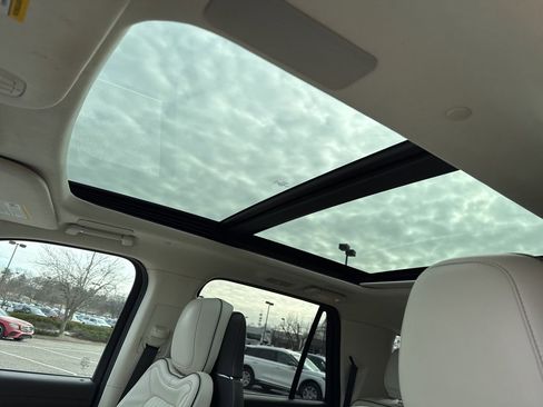 Used 2022 Lincoln Navigator L Black Label image 2