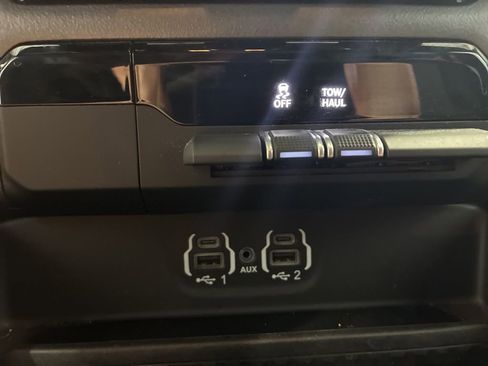 Used 2022 RAM 1500 Big Horn AWD/4WD image 37