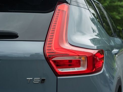 Used 2021 Volvo XC40 T5 R-Design AWD/4WD image 8