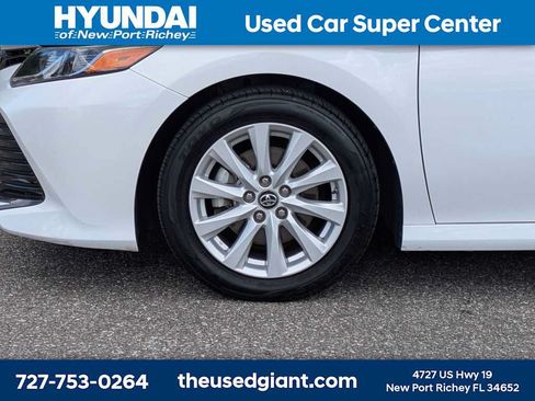 Used 2019 Toyota Camry LE FWD image 10