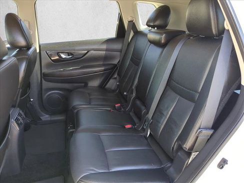 Used 2018 Nissan Rogue SL image 17