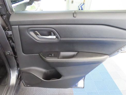 Used 2024 Nissan Rogue SV w/ SV Premium Package FWD image 32