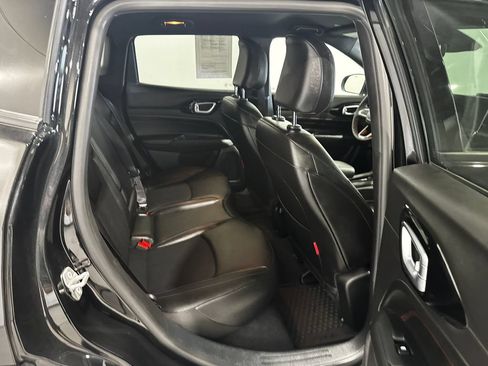 Used 2025 Jeep Compass Trailhawk AWD/4WD image 25