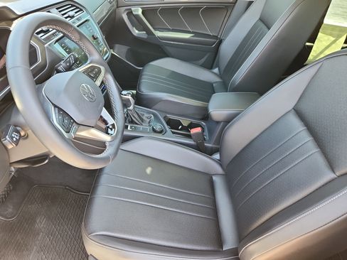 Used 2022 Volkswagen Tiguan SE AWD/4WD image 7