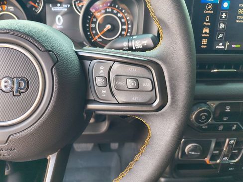 Used 2024 Jeep Gladiator Sport image 15