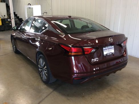 Used 2024 Nissan Altima 2.5 SV image 3
