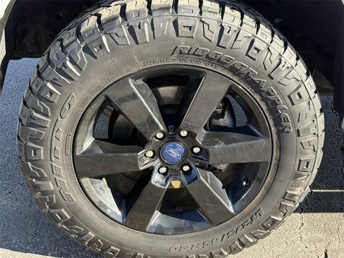 Used 2017 Ford F150 XLT w/ Equipment Group 302A Luxury image 11