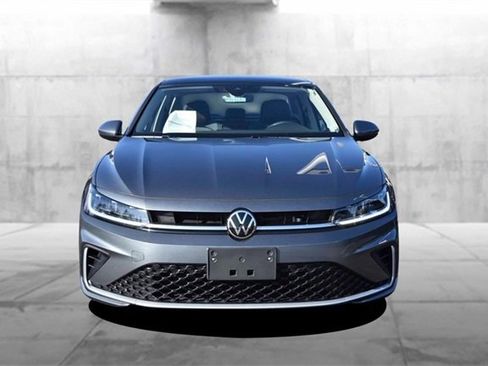 Certified 2025 Volkswagen Jetta SE w/ Sunroof Package image 4