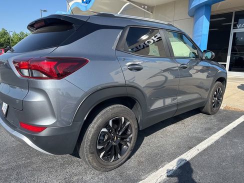 Used 2022 Chevrolet TrailBlazer LT w/ Convenience Package AWD/4WD image 3