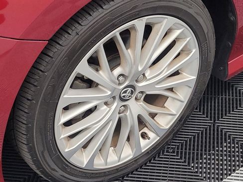 Used 2020 Toyota Camry XLE FWD image 31