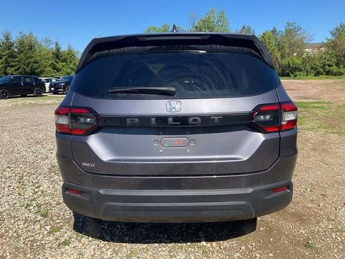 Used 2023 Honda Pilot LX image 9