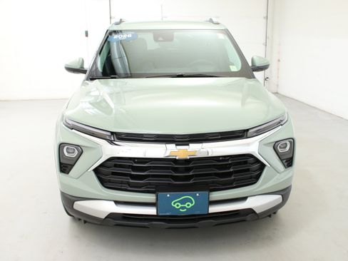 Certified 2026 Chevrolet TrailBlazer LT w/ LT Cold Weather Package FWD image 3