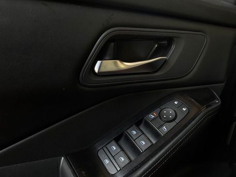 Used 2025 Nissan Rogue SV FWD image 21