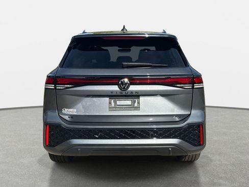 New 2025 Volkswagen Tiguan SE R-Line image 6