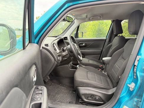 Used 2022 Jeep Renegade Latitude w/ Convenience Group AWD/4WD image 8