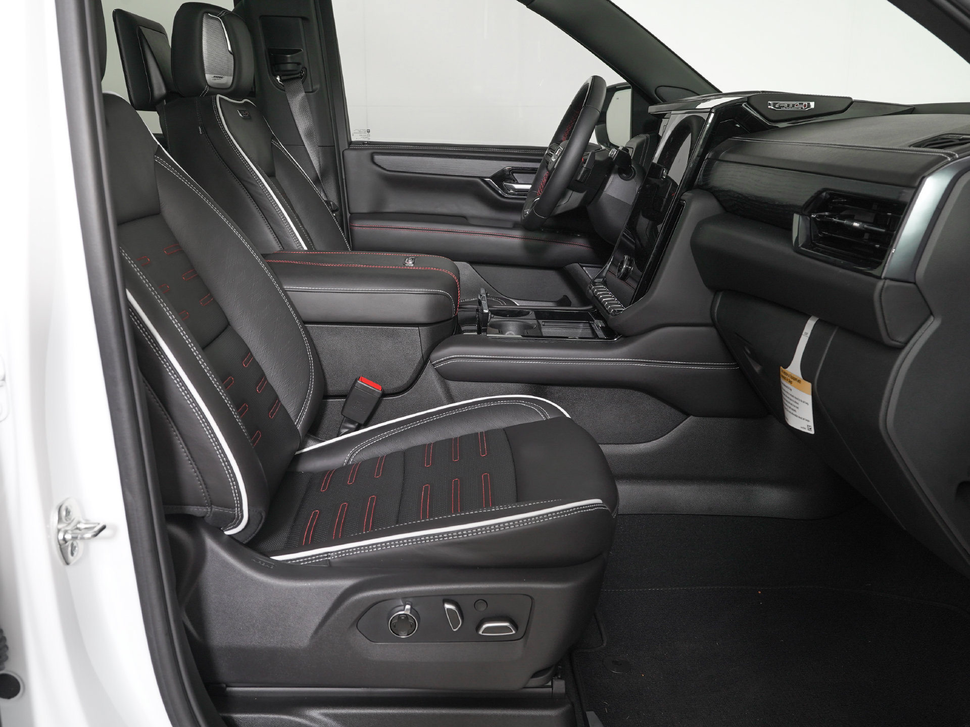 Used 2026 GMC Yukon AT4 Ultimate AWD/4WD image 10