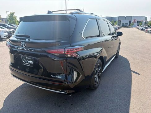 Used 2025 Toyota Sienna Platinum AWD/4WD image 7