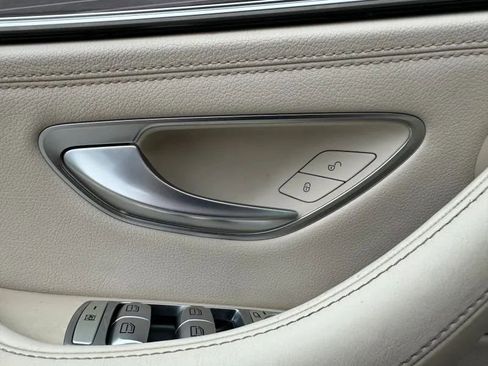 Used 2017 Mercedes-Benz E 300 4MATIC image 42