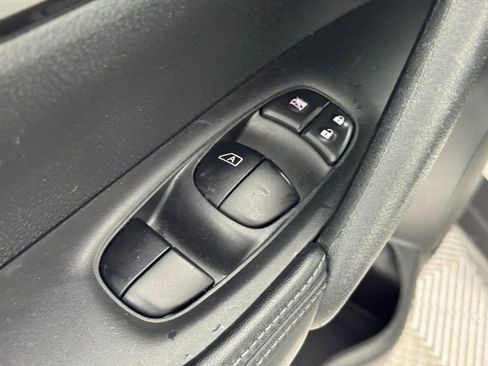 Used 2020 Nissan Rogue S image 24