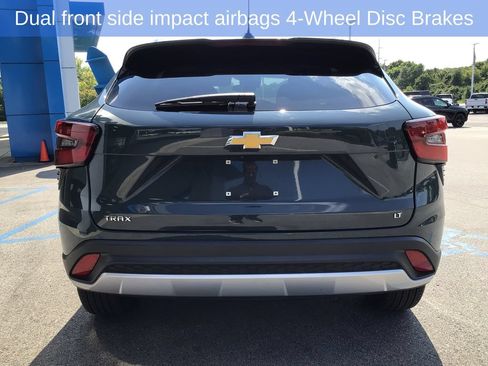 Used 2025 Chevrolet Trax LT FWD image 9