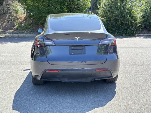 Used 2024 Tesla Model Y Long Range AWD/4WD image 3