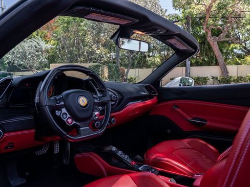 Used 2019 Ferrari 488 Spider image 13