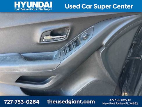 Used 2016 Chevrolet Trax LT w/ LT Convenience Package image 10