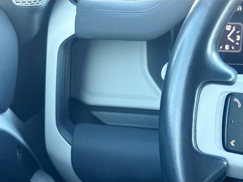 Used 2023 Land Rover Defender 130 X-Dynamic SE image 34