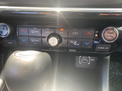 Used 2025 Jeep Compass Trailhawk AWD/4WD image 13