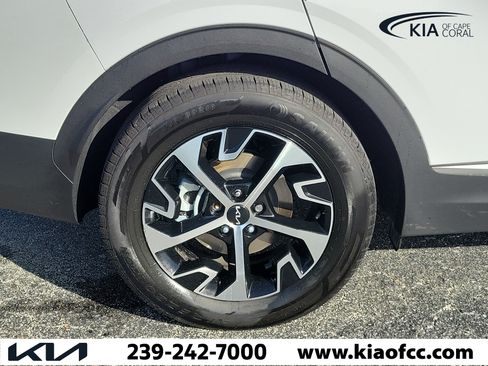 Used 2025 Kia Sportage EX FWD image 9