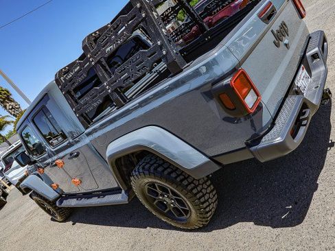 Used 2025 Jeep Gladiator Sport AWD/4WD image 10