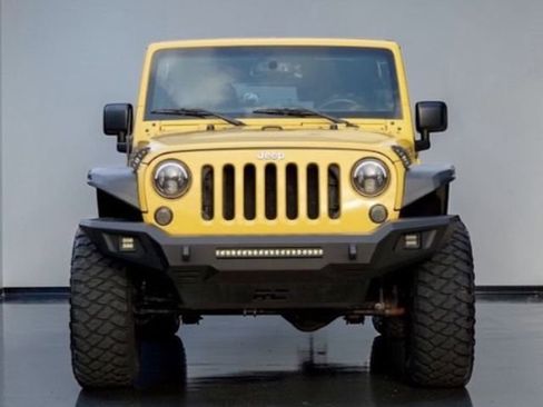 Used 2015 Jeep Wrangler Unlimited Rubicon w/ Connectivity Group image 2