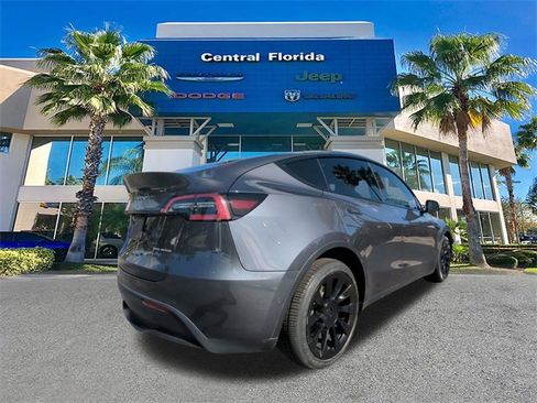 Used 2022 Tesla Model Y Long Range image 5