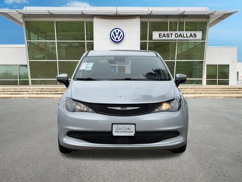 Used 2023 Chrysler Voyager LX FWD image 6