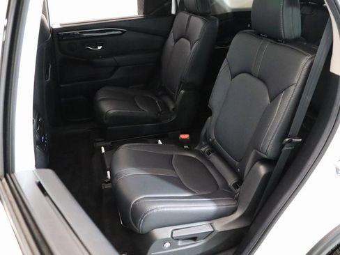 Used 2024 Honda Pilot Touring image 8