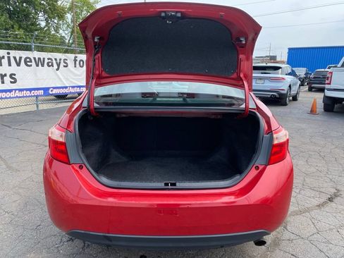 Used 2018 Toyota Corolla LE FWD image 4